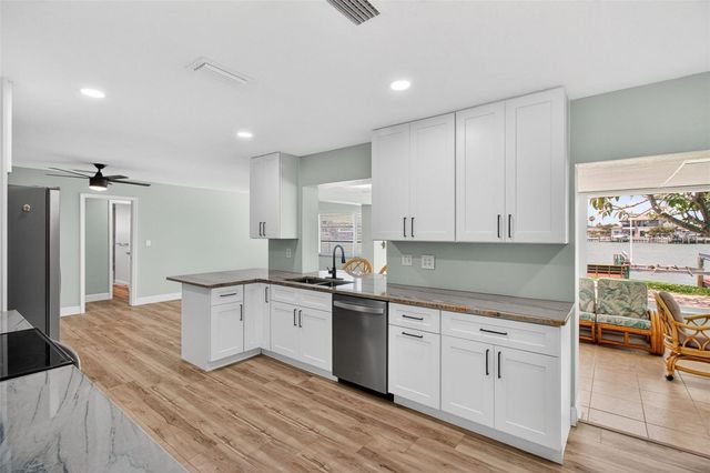 7957 10TH AVENUE S, St Petersburg, FL 33707