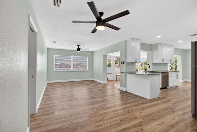 7957 10TH AVENUE S, St Petersburg, FL 33707
