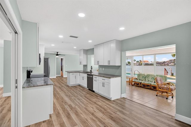 7957 10TH AVENUE S, St Petersburg, FL 33707