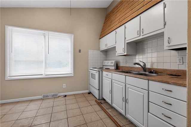 8301 E 111th Terrace, Kansas City, MO 64134