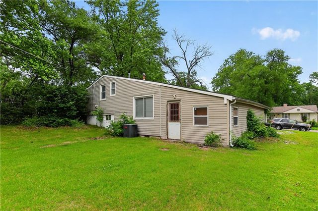 8301 E 111th Terrace, Kansas City, MO 64134