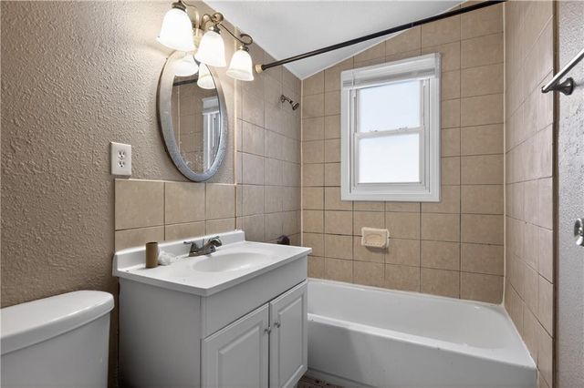 8301 E 111th Terrace, Kansas City, MO 64134