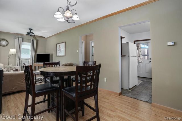 1727 E Elza Avenue, Hazel Park, MI 48030