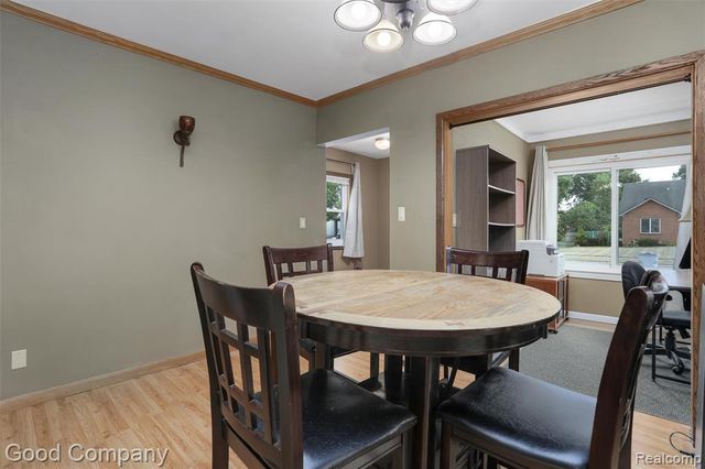 1727 E Elza Avenue, Hazel Park, MI 48030