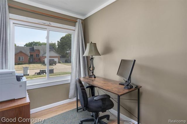 1727 E Elza Avenue, Hazel Park, MI 48030