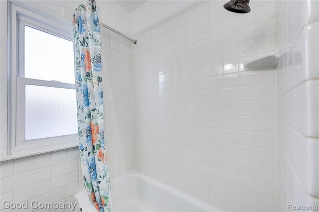 1727 E Elza Avenue, Hazel Park, MI 48030