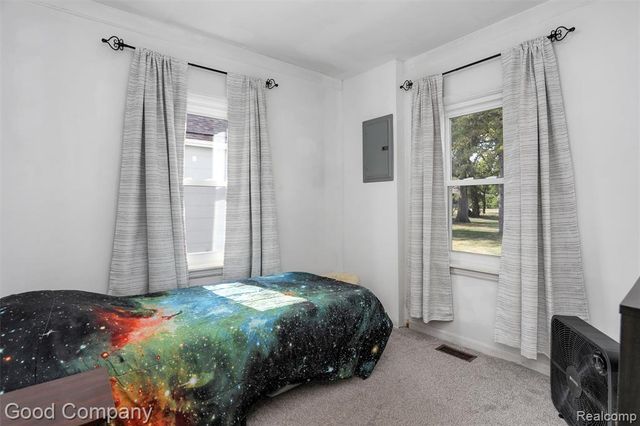 1727 E Elza Avenue, Hazel Park, MI 48030