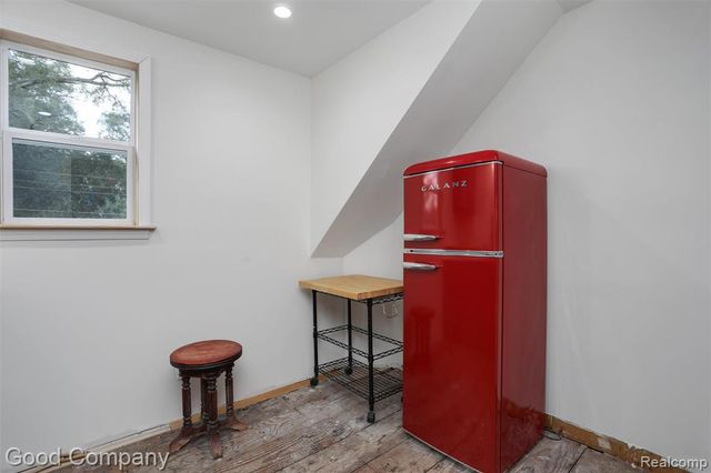 1727 E Elza Avenue, Hazel Park, MI 48030