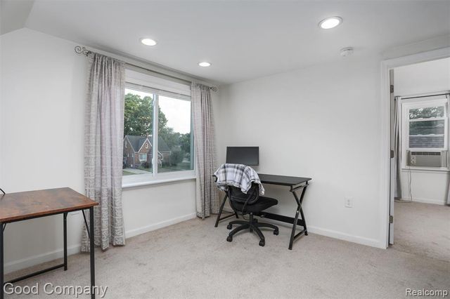 1727 E Elza Avenue, Hazel Park, MI 48030