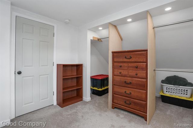 1727 E Elza Avenue, Hazel Park, MI 48030