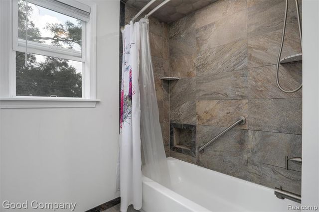 1727 E Elza Avenue, Hazel Park, MI 48030