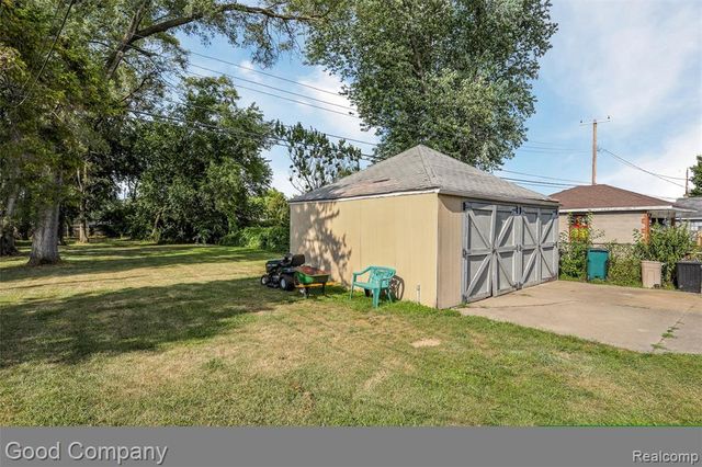 1727 E Elza Avenue, Hazel Park, MI 48030