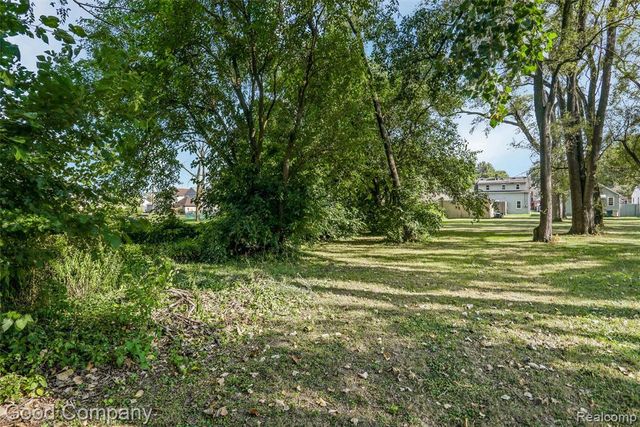 1727 E Elza Avenue, Hazel Park, MI 48030