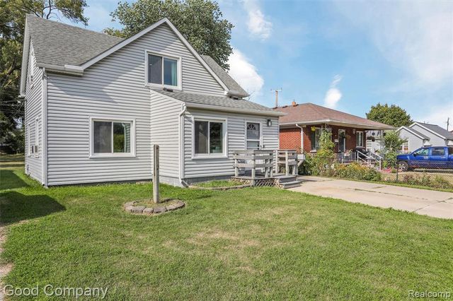 1727 E Elza Avenue, Hazel Park, MI 48030
