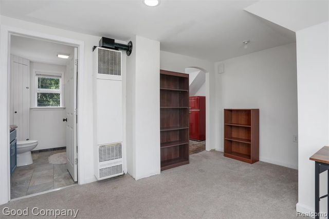 1727 E Elza Avenue, Hazel Park, MI 48030