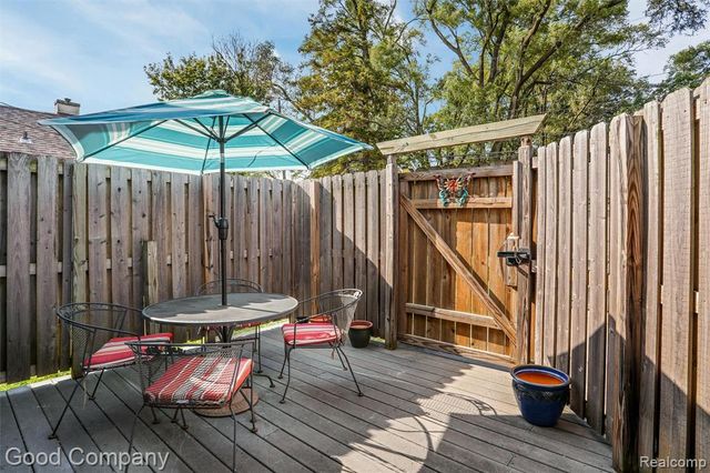 1727 E Elza Avenue, Hazel Park, MI 48030