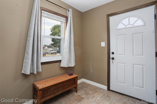 1727 E Elza Avenue, Hazel Park, MI 48030