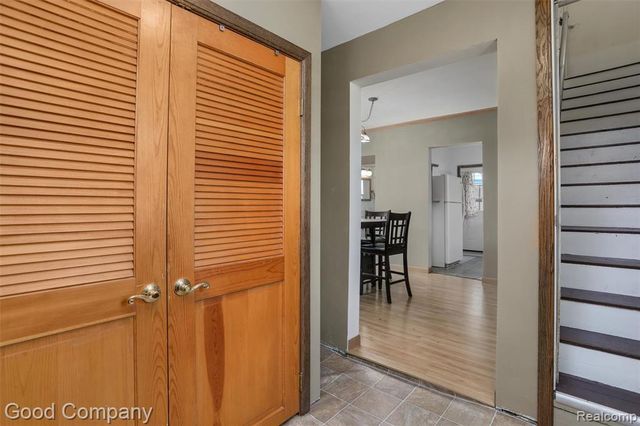 1727 E Elza Avenue, Hazel Park, MI 48030