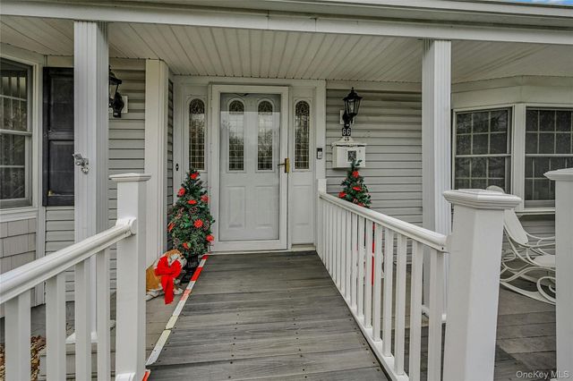 66 Rosemary Place, East Islip, NY 11730