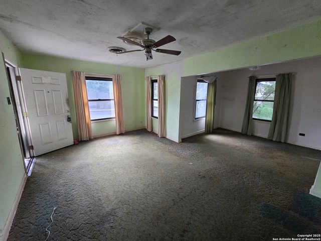 1919 Steves, San Antonio, TX 78210