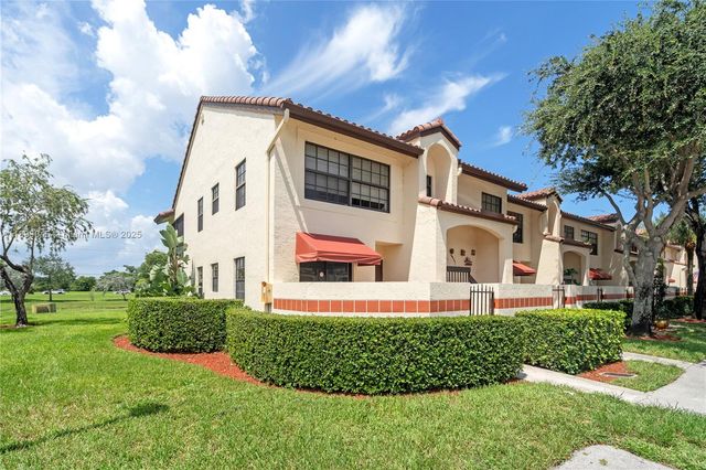 201 Freedom Ct 201, Deerfield Beach, FL 33442