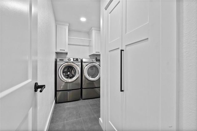 2205 Douglas Street, Bentonville, AR 72712