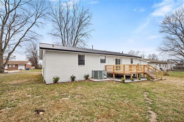 2205 Douglas Street, Bentonville, AR 72712