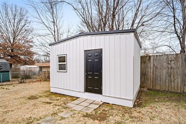 2205 Douglas Street, Bentonville, AR 72712