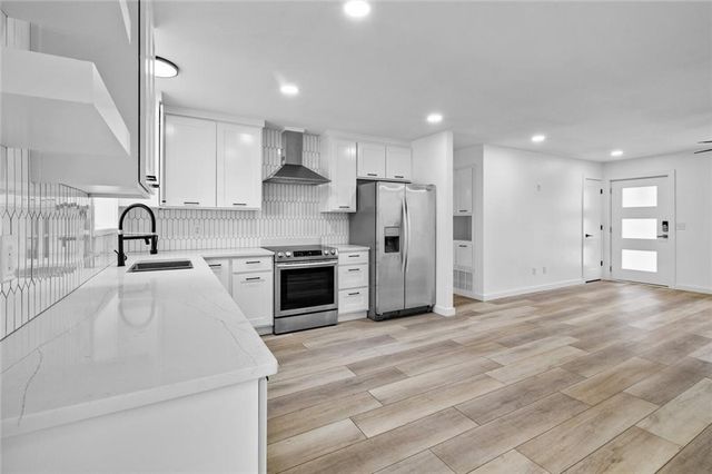 2205 Douglas Street, Bentonville, AR 72712