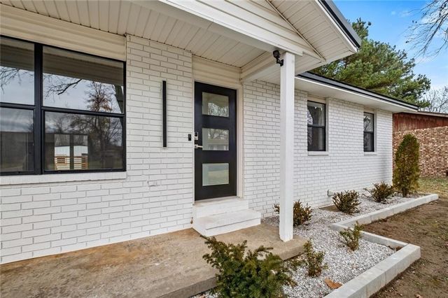 2205 Douglas Street, Bentonville, AR 72712