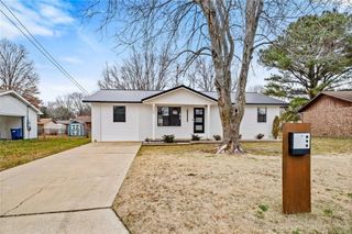 2205 Douglas Street, Bentonville, AR 72712