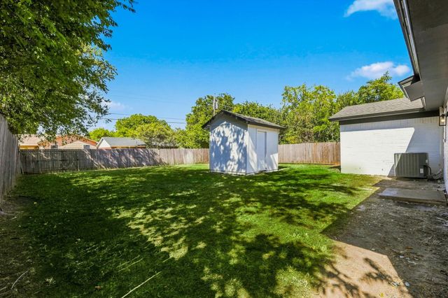 865 Stanford Drive, Lancaster, TX 75134