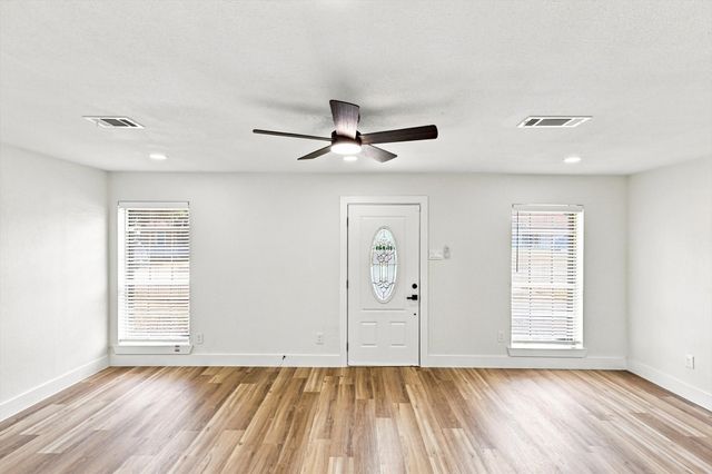 865 Stanford Drive, Lancaster, TX 75134