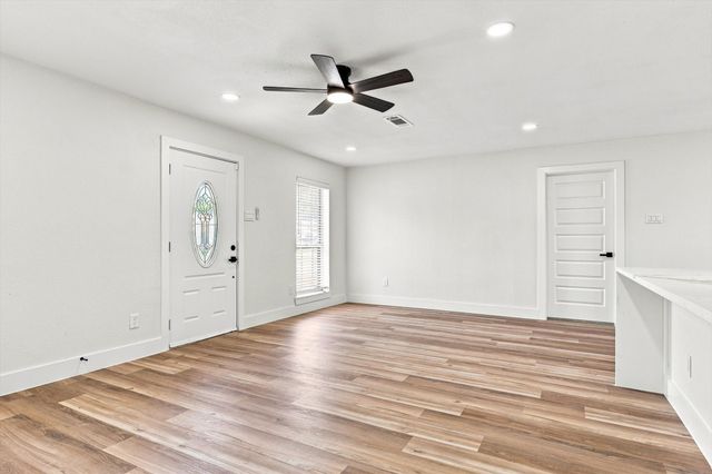 865 Stanford Drive, Lancaster, TX 75134