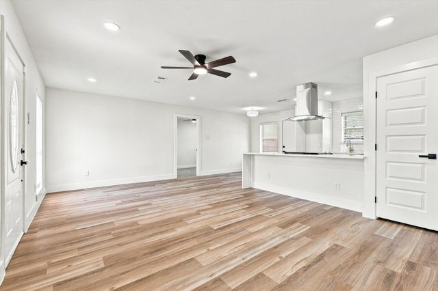 865 Stanford Drive, Lancaster, TX 75134