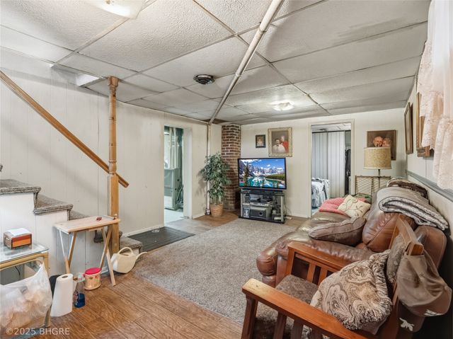 1408 E 33rd Street, Des Moines, IA 50317