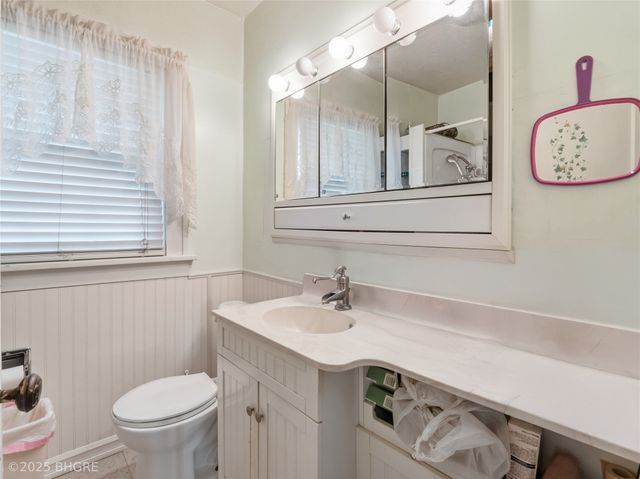 1408 E 33rd Street, Des Moines, IA 50317