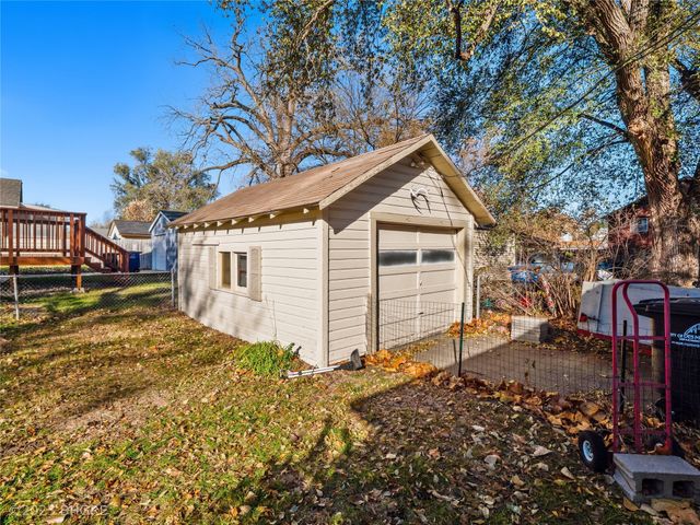 1408 E 33rd Street, Des Moines, IA 50317