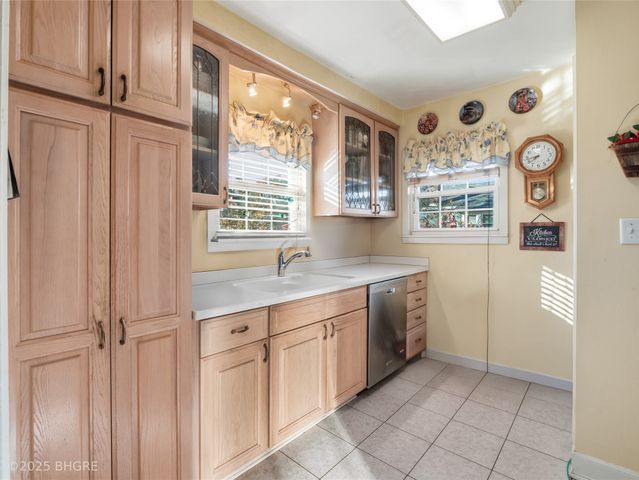 1408 E 33rd Street, Des Moines, IA 50317