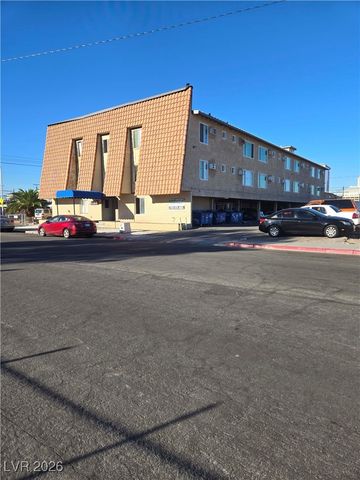 305 North 10th Street 32, Las Vegas, NV 89101