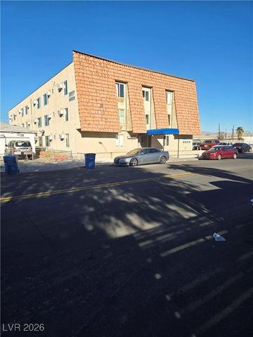 305 North 10th Street 32, Las Vegas, NV 89101