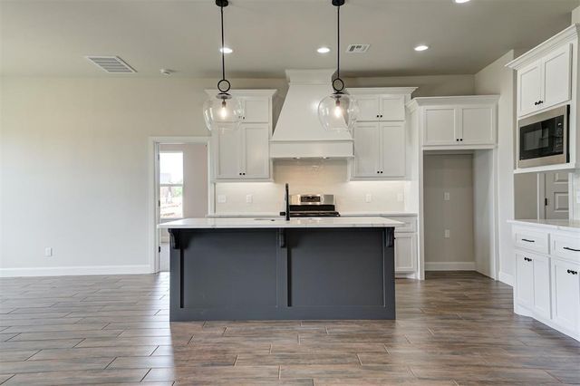 10400 SW 49th Street, Mustang, OK 73064