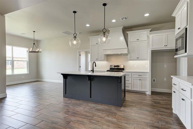 10400 SW 49th Street, Mustang, OK 73064