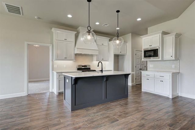 10400 SW 49th Street, Mustang, OK 73064