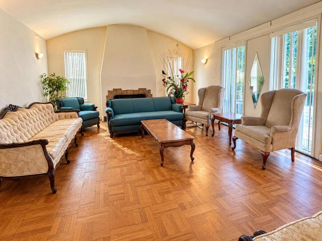 1126 Hollyburne Avenue, Menlo Park, CA 94025