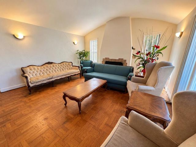 1126 Hollyburne Avenue, Menlo Park, CA 94025