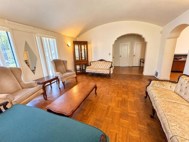 1126 Hollyburne Avenue, Menlo Park, CA 94025