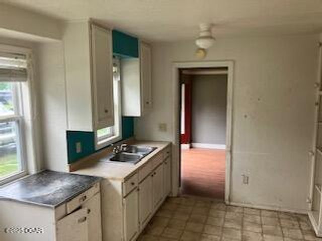 828 Stratford Place, Neosho, MO 64850