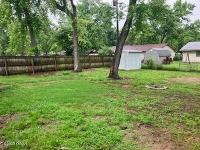 828 Stratford Place, Neosho, MO 64850