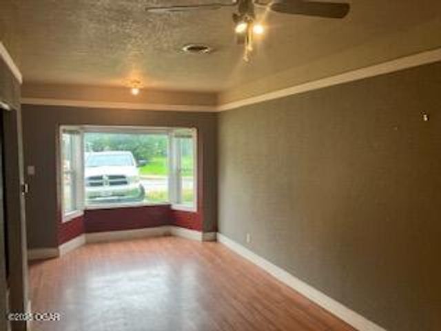 828 Stratford Place, Neosho, MO 64850